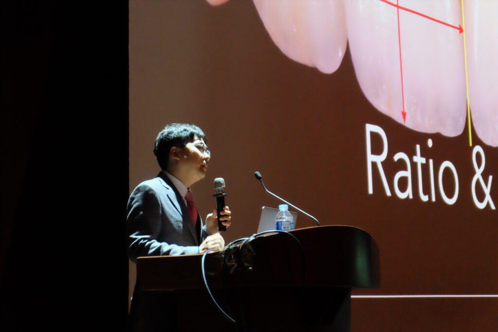 1년에 20회 이상 치과의사들을 대상으로 라미네이트 강의를 하고 있다